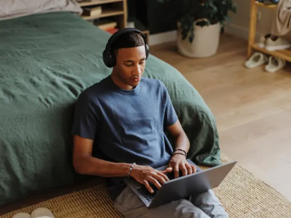 Työkalu lomien ja poissaolojen hallintaan